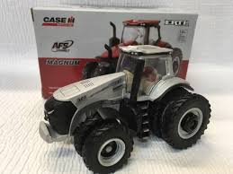 1/64 Case IH Magnum 380 AFS 2019 Winter Farm Show Silver Chase