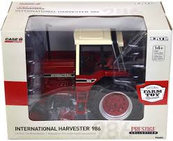 1/16 Case IH 986 National Farm Toy Museum Tractor