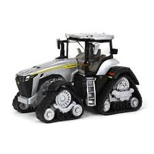 1/64 John Deere 8RX 410 Farm Show 2023 Chase Tractor