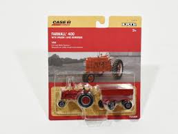 1/64 Case IH Farmall 400 with Barge Wagon
