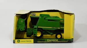 1/28 John Deere Combine