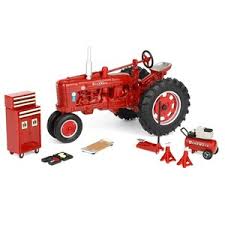 1/16 Farmall Super H Restoration Tractor Set